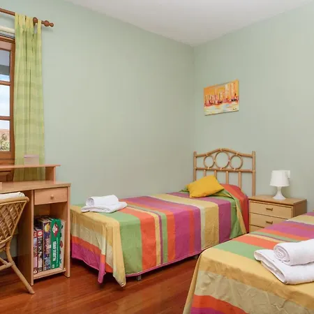 Casa Laura * La Ampuyenta