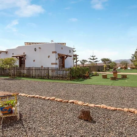 Casa Laura * La Ampuyenta